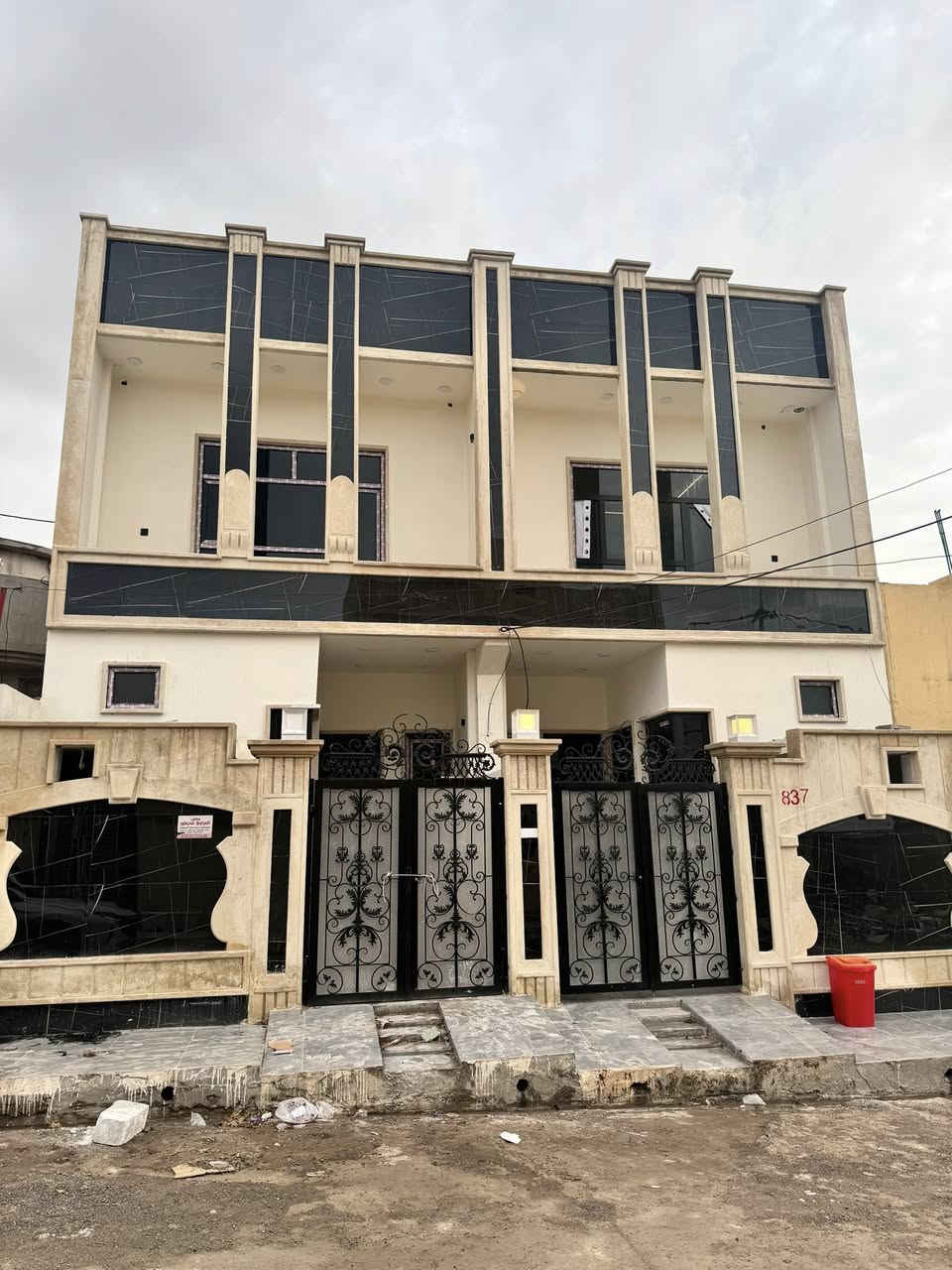 #بيت للبيع التربيه الاولى
مكتب عين الوطن التعليم العالي
الموقع التربيه الاولى

🔹 مساحة :100 ، واجهة5، عمق : 20م

🔹 شارع ، خدمات كاملة متوفرة

🔹 يتكون من طابقين  

ط1 : غرفة ، استقبال ، هول ، مطبخ ، صحيات ، 

ط2  غرفتين ومشتملات 

مجهرة بكافة الانظمة الحديثة -

دكتات - سبالت - غسالات - انترنيت - دشات

للاستفسار اكثر مراجعة #عين الوطن  الكائن في حي التعليم العالي -التربيه الربعه

***********
