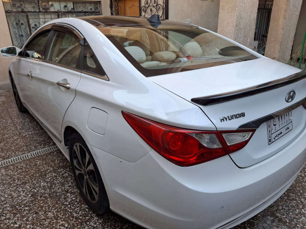 بغداد - شهداء البياع
سوناتا موديل 2011 خليجي مكفولة من الضربة و الصبغ بيها اماكن بارد فقط 

السيارة فول مواصفات بانوراما و بصمة و كشنات كهرباء
مكينه 2400 دوش 

مكانها بغداد / شهداء البياع

السعر / 118 ورقة و بيها مجال

***********
