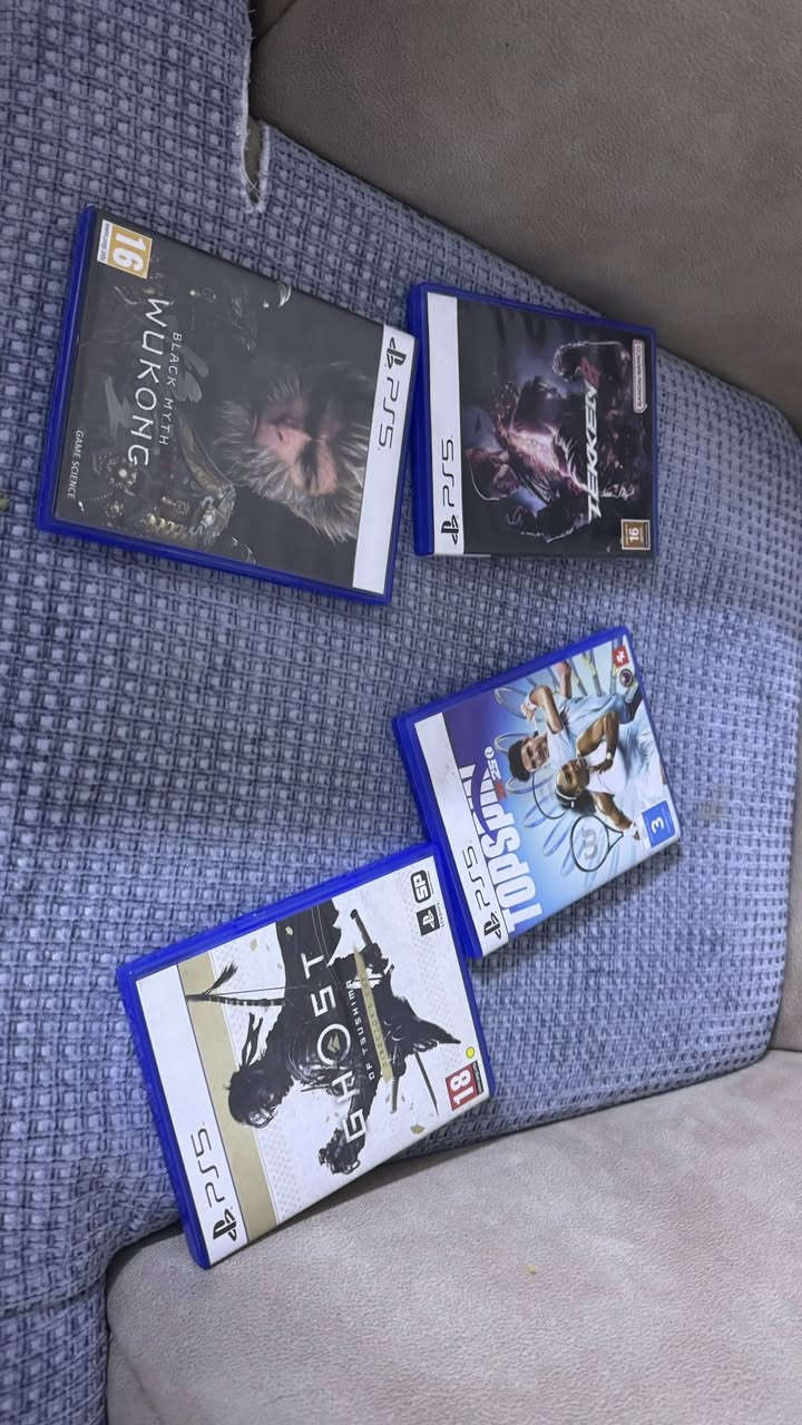 السلام عليكم
بلي فايف استخدام شهر او اقل مع يوبي اس فاربر 1500
و4 اقراص الموجوده بالصوره مع فيفا26 عربي
اليدات ثنيناتهم اصليه البلي نظيف جداً 
تفحص براحتك وتاخذه
السعر مليون


**إذا كنت صاحب هذا الإعلان وتريد حذفه لأي سبب، رجاءا أرسل رسالة إلى الدعم الفني**