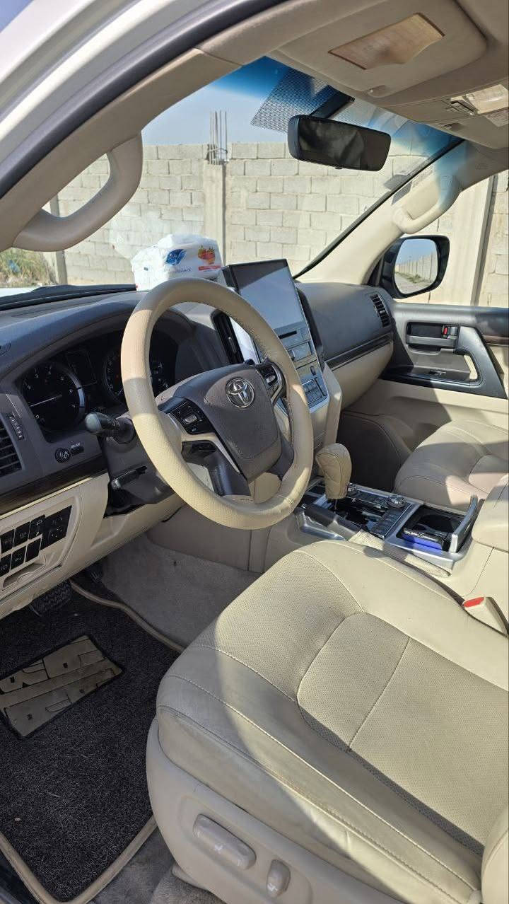 سلام عليكم 
لاندكروز موديل 2019.
محرك8سلندر 
سياره بأسمي
رقم بغداد
فول مواصفات مكفوله كفاله عامه 
مكاني كوت للستفسار اكثر ‏‪***********‬‏ 
***********
