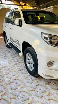 برادو موديل 2014 بلاك مواصفات TXL 6 سلندر ماشية 100 الف فقط السيارة جد...