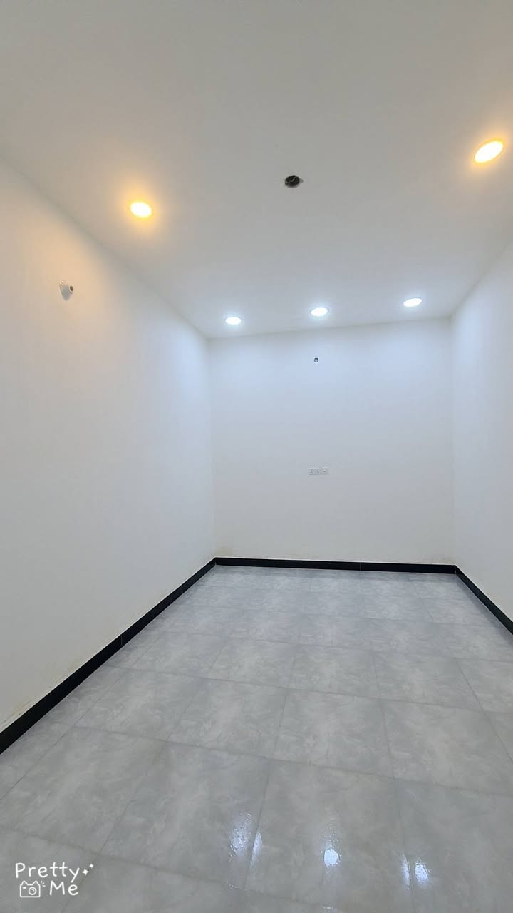 دار للبيع المساحة ١٠٥ متر واجهة البيت ٧ متر والنزال ١٥ زراعي سند ٢٥ حي العسكري دوانم حجي لازم  ***********
