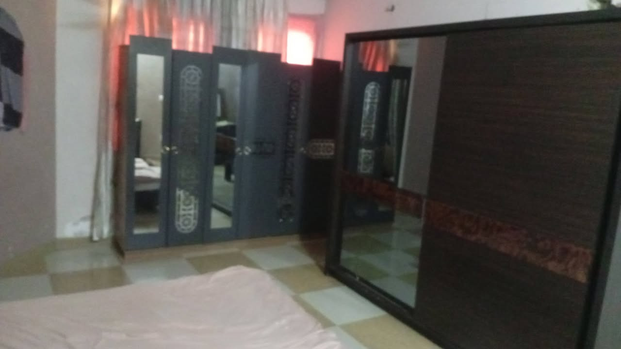 غرفه نفرين للبيع بسعر مناسب
غرفه نفر كنتور +سرير بسعر مناسب 
مكانه بغداد العامريه
***********
