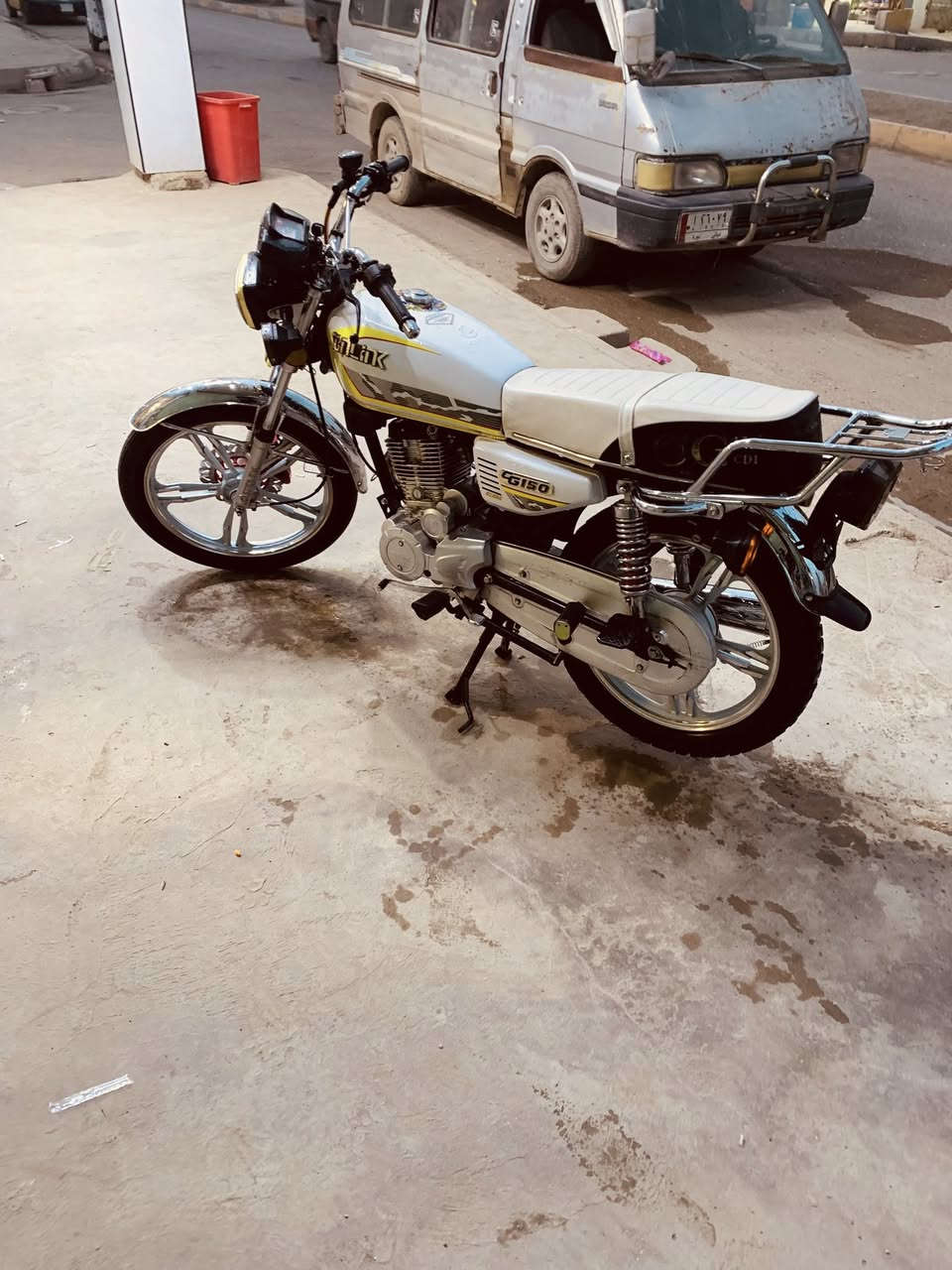 السلام عليكم اخوان دراجة سيڤان موديل٢٤اوراق كاملة محرك حجم٢٠٠ الدراجة صارلها شهر عندي يعني جديدة بمعنى الكلمة السعر ٧٠٠ وبيها مجال حك جيتك العنوان ديالى بعقوبة فلكة الامين للتواصل خاص او على الرقم التالي ***********
