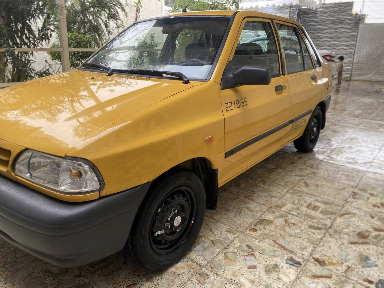 سلام عليكم سايبة موديل 2014 مكينة وكير و حداديه و شواصي مكفولات  بيها صبغ جاملغ والباقي مكفول تبريد ثلجً السعر 33 وبيها مجال هاتف *********** مكان نهايت حي اور
