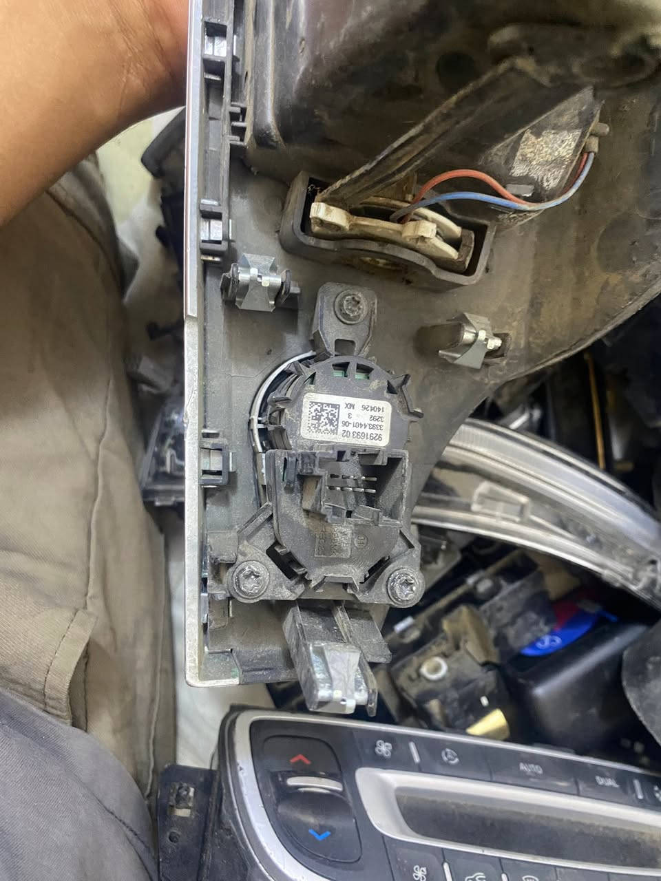 سلام عليكم قطعه اتخص BMW نوع X3 F25   -X4  F25 

بسعر ٣٠ مكاني بغداد العبيدي 

رقم هاتف *********** بي واتساب
