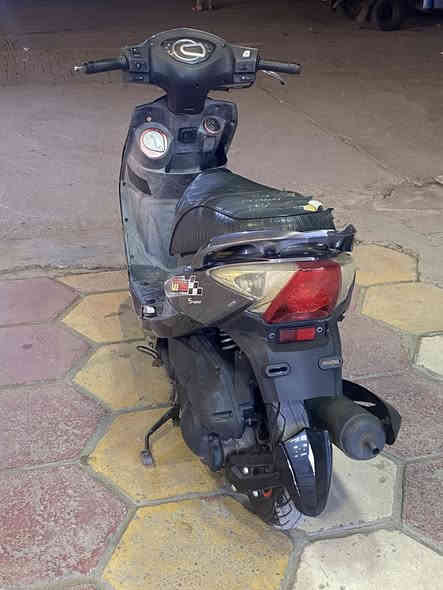 السلام وعليكم دراجة gt 125 منزلهه قبل 10 ايام رمبه الدراجة نوزل ...بيهه شغلات رياضيه هواي من كشن رياضي من جوزه رياضيه من قبق بانزين رياضي من واقيه مطريه وكولهن اصليات اجني وياهه من برة من تايرات اصليه وهواي امور بيهه بعد دراجة جديده بالجيس مبيهه كل نقص جاهزه ع اخر حبايه ... شلعة ىمعدل ونعومة فوول 👌👌السعر 800 مكاني الدورة الميكانيك رقمي ***********
