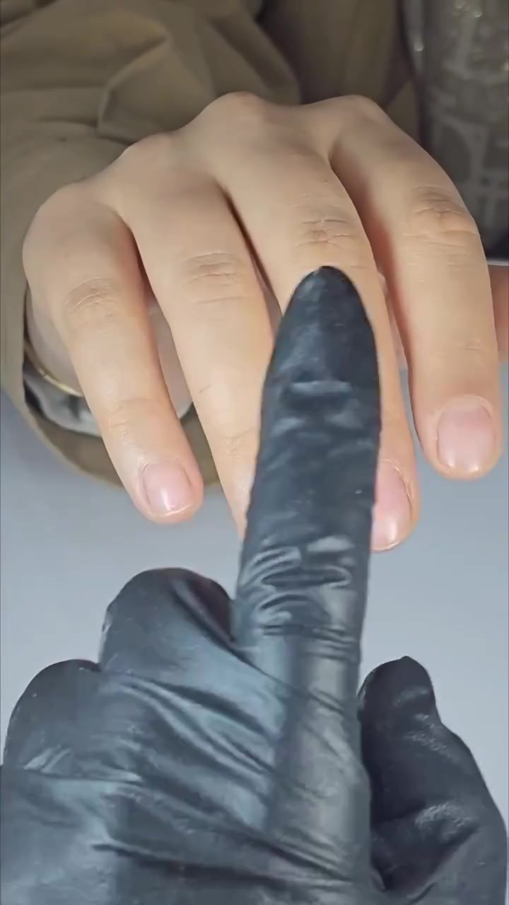 “أظافرك مو بس لون… هي تفاصيل تخلّي إيدج تحچي فخامة ✨💅”
“شغل الأظافر فن، وكل تفصيله بي تحچي عن ذوقج 🤍”
“من ترتب أظافرج… تحسين كلشي بيج مرتب ✨”
“أظافر مرتبة = ثقة زيادة 😌💅”
“مو بس جلش… مود كامل يغيّر نفسيتج 💖”
“تفاصيل صغيرة بس تفرق بكل الإطلالة ✨”
“الأناقة تبدي من الأظافر 💅🤍”
“كل بنت تستاهل أظافر تخليها تطالع بإيدها كل شوي 😍”
“شغل نظيف + ذوق ناعم = إدمان أظافر ✨”
“الأظافر المرتبة تعطي فخامة بدون كلام 🤍”


**إذا كنت صاحب هذا الإعلان وتريد حذفه لأي سبب، رجاءا أرسل رسالة إلى الدعم الفني**