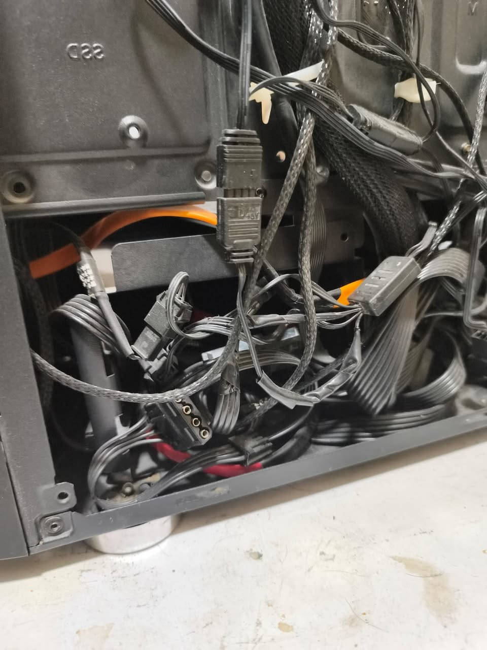 السلام عليكم
حاسبة للبيع كيس + شاشة
الحاسبة عليها شوي ملاحظات هي جانت متروكة وهسة من فتحتها لكيت كم واير مزلوغ وطكيتة تيب كما موضح بالصورة بس ابد ما مأثر عليها وشغالة طبيعي صاير الي ٣ اشهر استخدمها وكلش طبيعي 
 
الشاشة من شركة ايسر حجم 25  والهرتزية 180 من نوع ips 

KJKR-PGYD

CPU 17 9700
TEAM GROUP DELTA RGB Black DDR4

16GB 3200

M.2 1T 

ASUS Z390-P PRIME
Thermaltake lite Power 650W

COUGAR MX340 Mid-Tower

NZXT Kraken X53
سعر ما اعرف شكد تسوة  انطي سعر واجيك خاص او راسلني خاص وادلل يوجد توصيل


**إذا كنت صاحب هذا الإعلان وتريد حذفه لأي سبب، رجاءا أرسل رسالة إلى الدعم الفني**