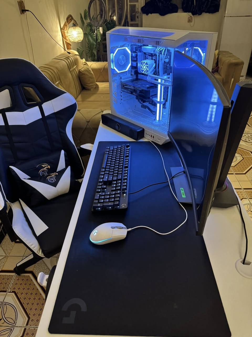 🔥 Ryzen 7 7800X3D Gaming Setup للبيع الكامل 🔥

جهاز قوي جداً ومخصص للـGaming الثقيل، الاستخدام فقط حوالي 5 شهور وبعض القطع مطورة قبل شهر، كلشي نظيف جداً ويا الضمانات والفواتير والكراتين ✨

📌 المواصفات:
‏▪️ R7 7800X3D
‏▪️ RTX 5060 Ti 16GB ASUS Dual
‏▪️ RAM DDR5 32GB 6000 CL30
‏▪️ B650 PRIME PLUS
‏▪️ SSD NVMe Gen4 1TB
▪️ تبريد مائي 360 ARGB
‏▪️ PSU MSI Gold PCIe 5.0

🎮 ويه الجهاز:
✅ شاشة ASUS ROG Strix XG27WCS “المنحنية"
‏✅ Logitech G203 + G413 SE + G840 "ماوس+كيبورد+ماوس باد مقاس كبير"
‏✅ HyperX Cloud II
✅ ميز Gaming كهربائي XXL
✅ كرسي Gaming + مساج
‏✅ UPS Online 1KV
✅ يد  + EasySMX + يد Xbox
✅ ملحقات إضافية كثيرة

📍 بغداد — تجي تفحص وتستلم
💰 السعر: 3,500,000 دينار عراقي
❌ ما أبيع قطع ولا الكيس وحده، البيع كامل فقط

سبب البيع: عدم التفرغ

اللي يريد جهاز مرتب وقوي وجاهز بدون تعب يراسلني 📩


**إذا كنت صاحب هذا الإعلان وتريد حذفه لأي سبب، رجاءا أرسل رسالة إلى الدعم الفني**