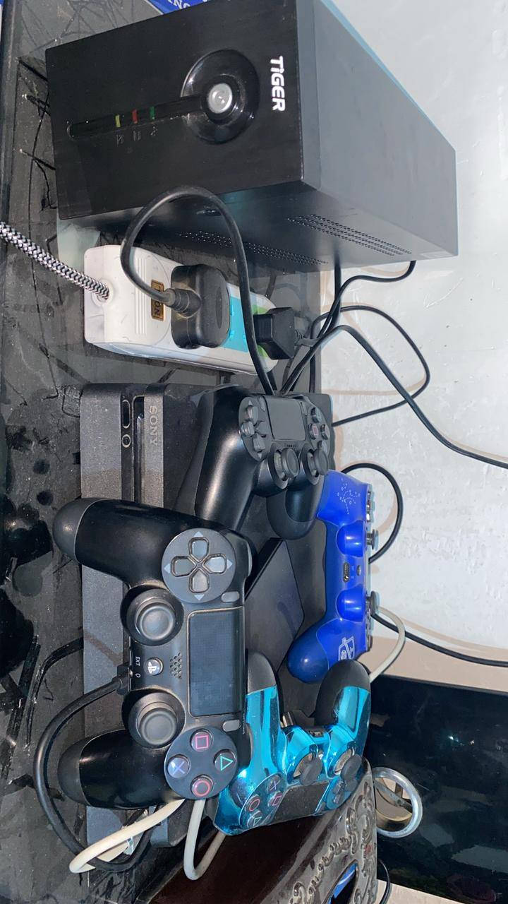 السلام عليكم بلي فور سلم هارد نص تيرا ووياه هاد خارجي واحد تيرا مهكر بي كل الالعاب مال بلي فور وتكدر تلغي التهكير ووياه اربع جوستكات ووياه يو بي اس وكارتون الجهاز وغراضه كلهن وياه رايده ب375 قفل


**إذا كنت صاحب هذا الإعلان وتريد حذفه لأي سبب، رجاءا أرسل رسالة إلى الدعم الفني**