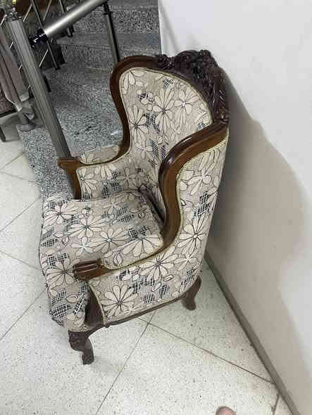 للبيع نص تخم مصري خمس مقاعد  يخبل تكمة مابي اي ضرر فقط القماش شوية مجكوك مثل ماموضح بالصورة السعره 150 الف مكاني بغداد الغزالية الاستفسار ***********
