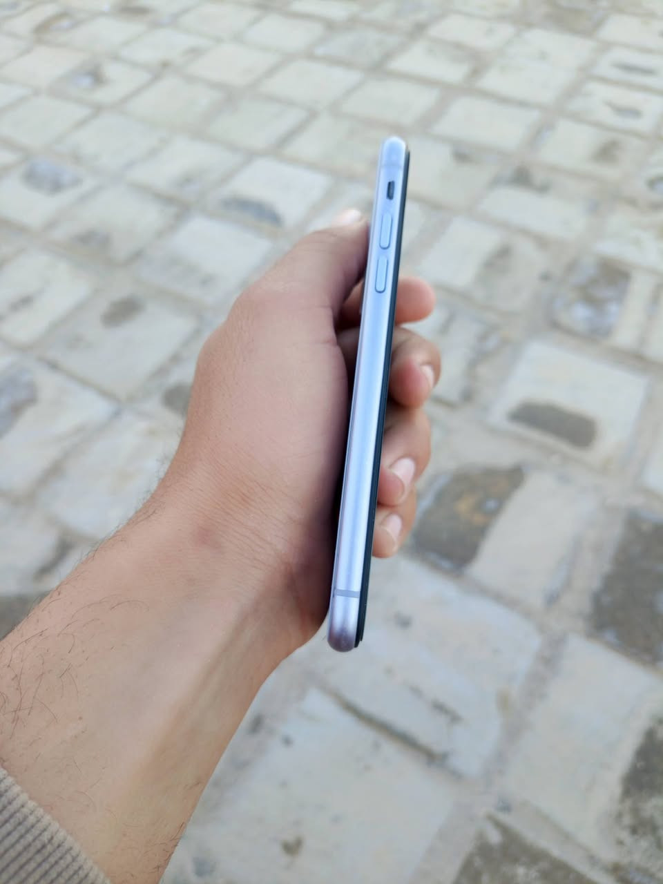 البيع 
ايفون 11عادي 
بطاريه 100
 شاشه 3 خيارات 
بيه فطر زغير بضهر 
السعر ب 200 وبيه مجال 
المكان كربلاء الحسينيه 
***********
