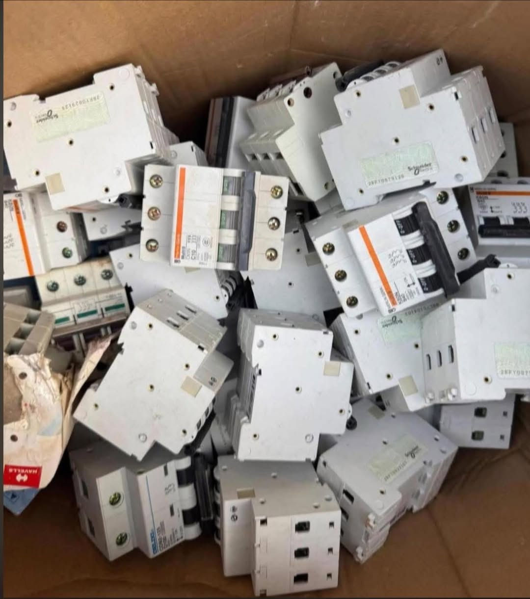 السلام عليكم يتوفر
جوزات +منيجرات جديد و بالة أصلي 

مفردة أصلي 👈 ٢٥٠٠ ألف  👉

ثنائي اصلي 👈 ٤ الاف  👉

ثلاثي أصلي ٨٠ /١٠٠ /١٢٥ أمبير 👈٥ الاف 👉

                                  

بغداد

عكد النصارى 

وتوجد خدمه توصيل 

***********
