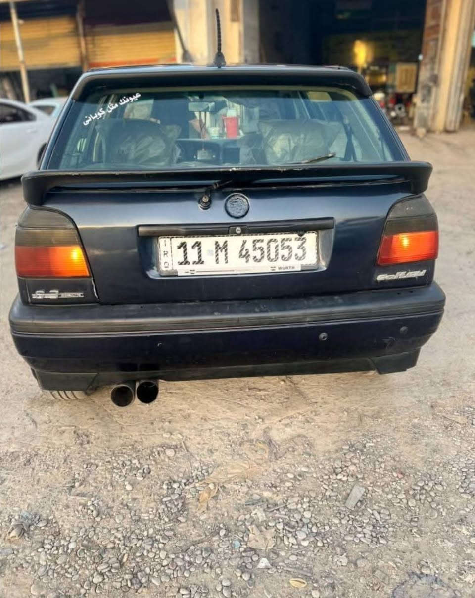 موديل 1992✔️
صبغ حزام✔️
محرك شرط كير بيها مشكله كهربائي ✔️
نظيف كتير✔️
تبريد ثلج❄
تايرات جديد✔️
سعر 37  وبيها مجال بسيط
هزا جديد رقم جديد صنويا باقي 3 شهور تسقط
رقم موبايل واتس اب ***********
