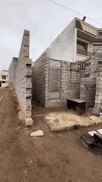 100 متر مقابيل الجزيره بشارع حي المعلمين نقص بي سكف وتشطيب طابو زراعي سند 25 خدمات كامله يطلع على 3 شوارع كلشي واضح بل فيديو 
***********
