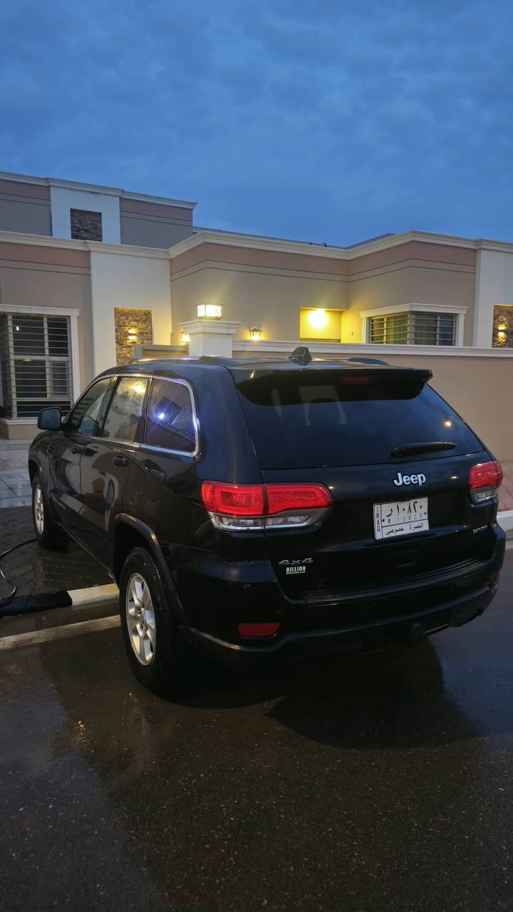 كراند شيروكي لاريدو
السعر (( ١٧٩ ))
موديل 2014
وارد ماشي 112 ميل قابل للزيادة
رقم بصرة ومكانها بصرة 
السعر 179 ورقة
تواصل واتساب
***********
