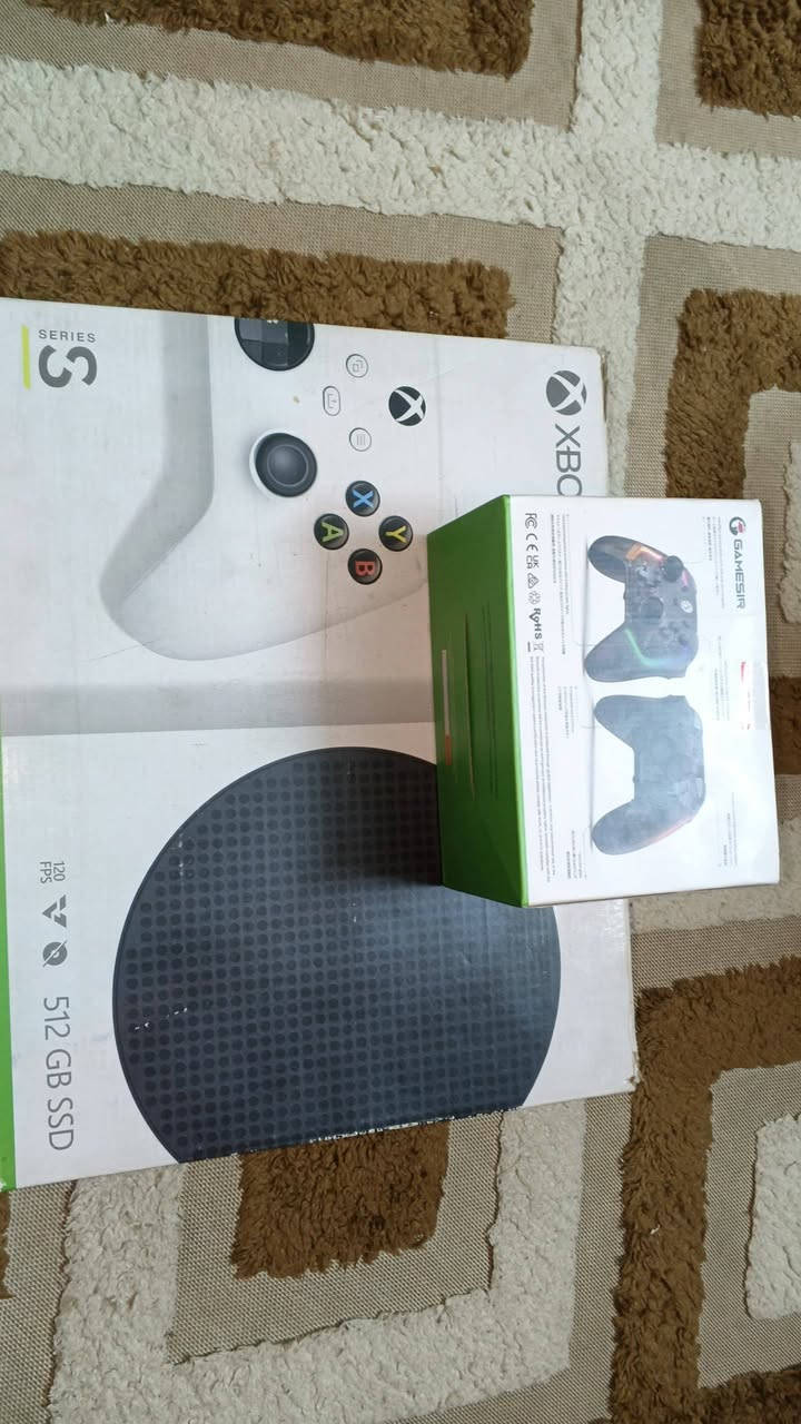 إكس بوكس سيرس اس جديد كامل ملحقاته استعمال شهر ويدة كيم سير احترافيه سعر 375 وبي  للاستفسار *********** متوفر واتساب
