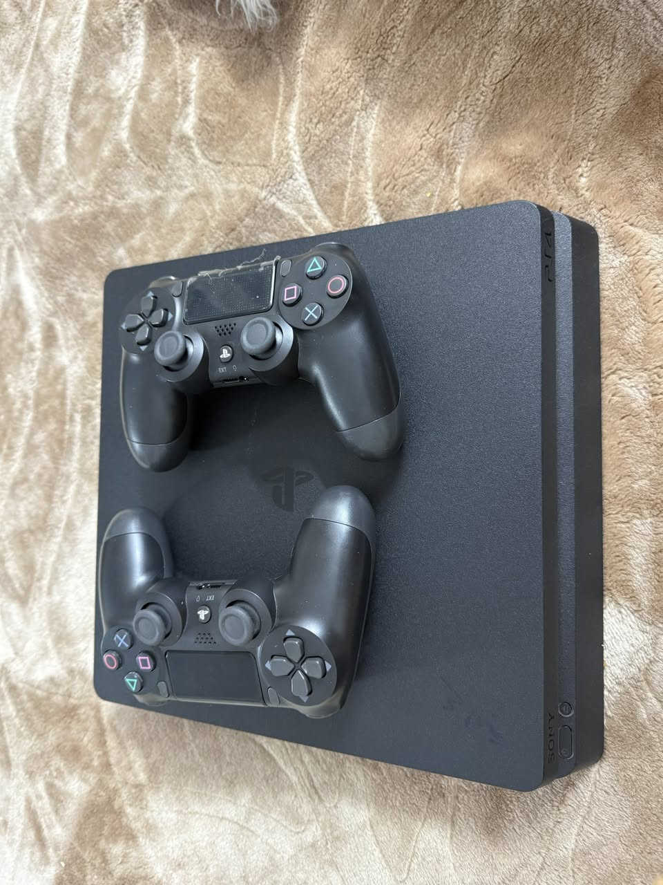 سلام عليكم بلي فور سلم مهكر قرص جديد بي 7 العاب ذاكره 500كيكا ويا جوستكين ويا يو بي اس السعر 300 وبي مجال قليل المكان مدينه الصدر الرقم ***********
