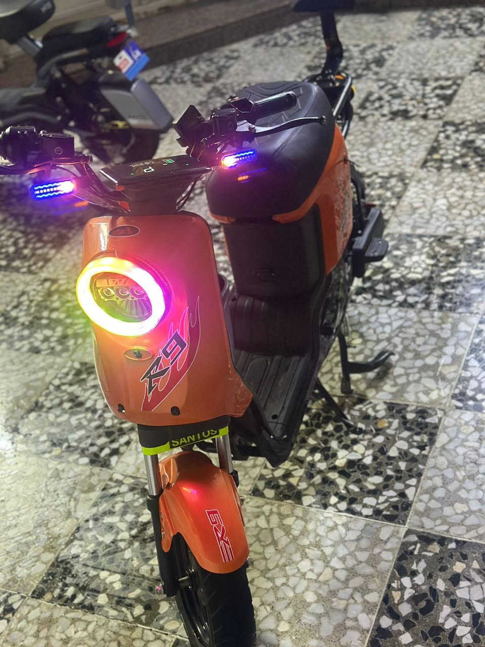 السلام عليكم
دراجة R9 للبيع سعر 550 الف وبيه مجال للشراي
الرقم للستفسار***********
المكان بغداد المشتل
الموشراي ليتعبني يعبر المنشور ماكو بهيج نضافة بهيج سعر
