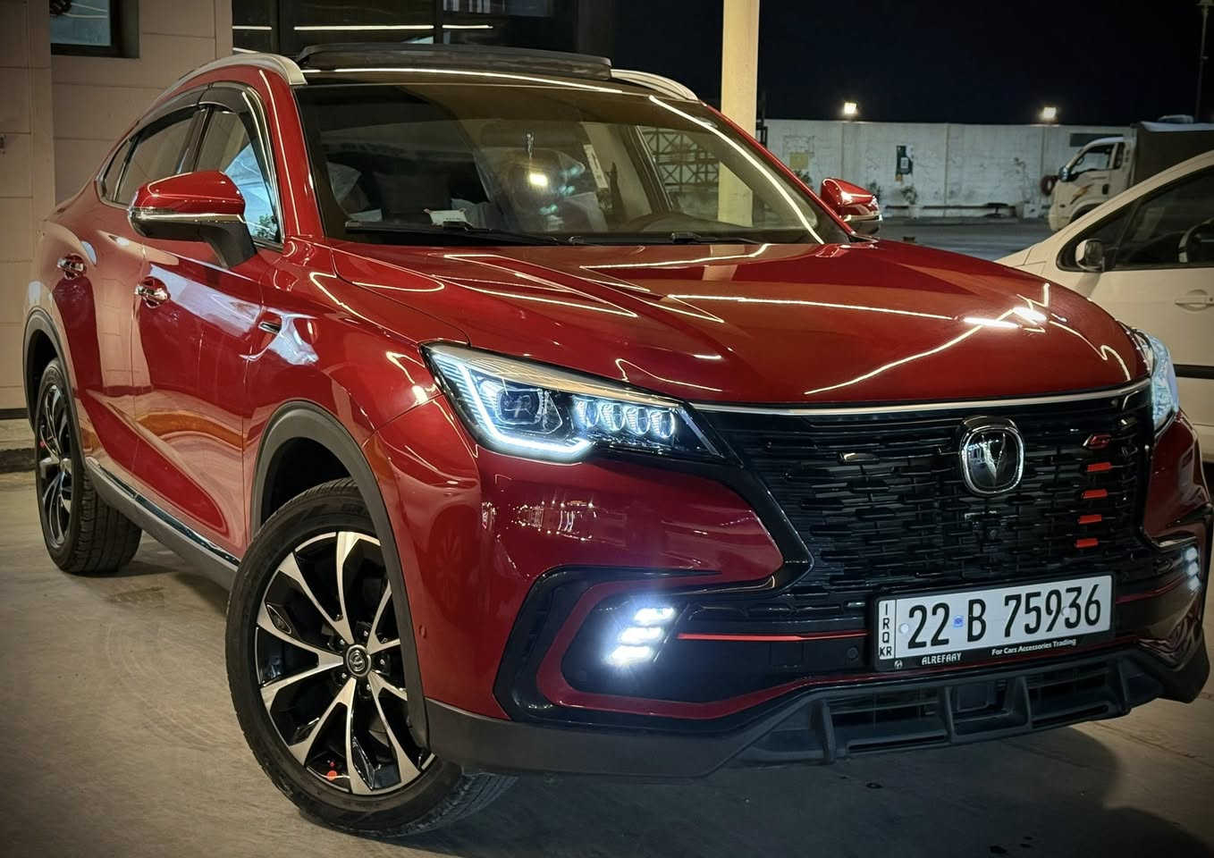 سلام عليكم

Changan CS85 موديل 2021 — بحالة ممتازة

سيارة SUV كوبيه رياضية تجمع بين القوة، الفخامة، والشكل المميز. مناسبة للاستخدام اليومي والسفر، وأداؤها قوي وثابت على الطريق.

المواصفات:  اعلى فئه 

 • محرك 2.0 لتر تيربو
 • قوة 233 حصان
 • قير أوتوماتيك 8 سرعات Aisin الياباني
 • شاشة معلومات كبيرة حديثة
 • فتحة سقف بانوراما
 • كاميرات 360° + حساسات أمامي وخلفي
 • مثبت سرعة
 • تشغيل بصمة + دخول ذكي
 • مقاعد جلد فاخرة
 • مكيف قوي جداً مناسب لجو العراق
 • أنظمة أمان متقدمة (ESP – ABS – وسائد هوائية متعددة)

مميزات السيارة:
 • تصميم رياضي فاخر يجذب الانتباه
 • ثبات عالي وتسارع ممتاز
 • سيارة مريحة وواسعة
 • صرفية وقود جيدة بالنسبة لمحرك تيربو قوي

حالة السيارة:
 • محرك وقير بحالة ممتازة
 • استعمال شخصي
 • لا تحتاج أي مصروف
 • جاهزة للفحص

تفاصيل السيارة:
 • اللون: احمر 🩸 
 • الممشى: 22 الف بعدها ب حالات وكاله
 • السعر المطلوب: 165 وبيها مجال 

للتواصل:
اتصال / واتساب: ***********
