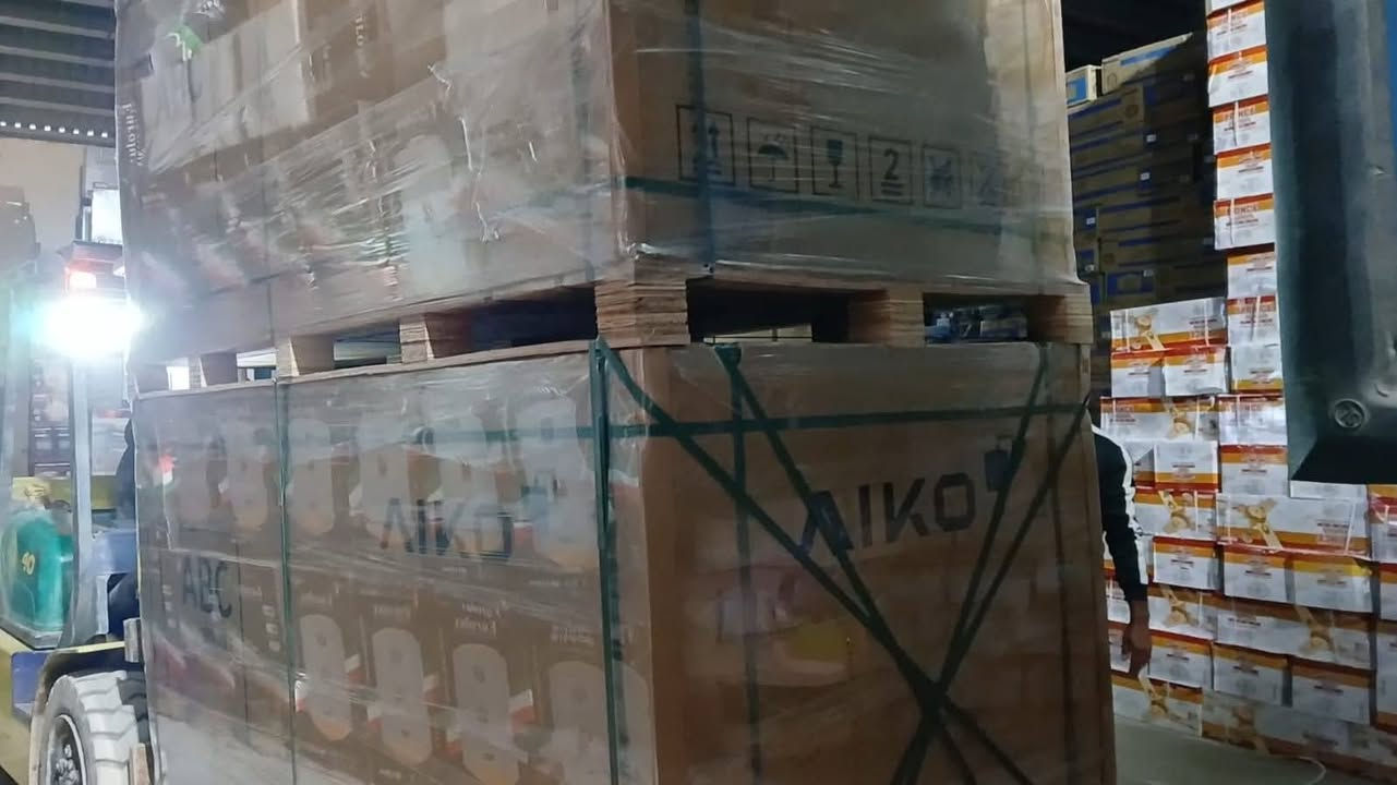 تم على بركة الله وصول حاويه الواح #Aiko ايكو 
حجم 620 wوجهين 
تقنيه ABC ضد الظل نفس لونجي هيمو x10
بدون بازبار الوجه الامامي 
الوجه الخلفي ٢٠ باسبار
جمله حاويات وسكيبات 
المكتب بغداد القاهرة 
المخزن بالجرف
***********
