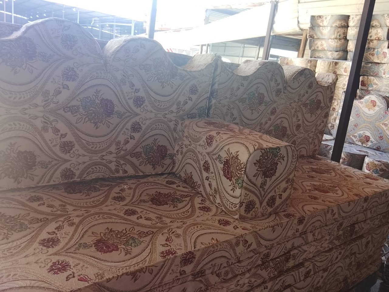 جلسات عربية كويتي جديد جميع الألوان و الموديلات متوفره توصيل جميع المحافظات تواصل و استفسار واتساب ***********
