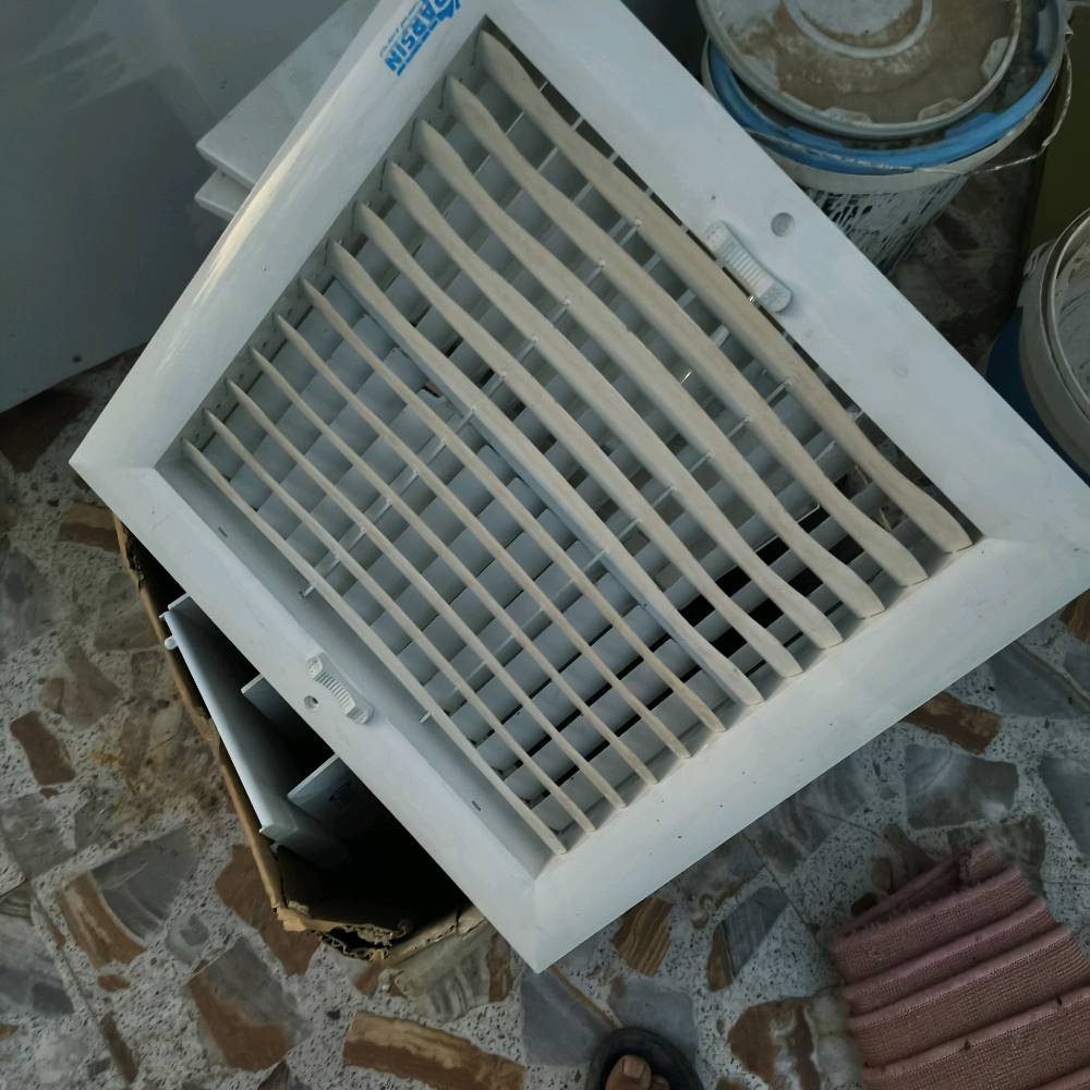 مرشحة وسبلت حراري جداري و5 شبابيك مبردة مركزية قياس 35 مربع ومكنسة امبليون الباب الاول تنظيف مائي وجاف وزوليتين قياس 4 *4 و قياس 4*5 كله شغال ونظيف مستخدم قليل..
وين موقعك بالعراق حتى أضيفه بالوصف، وهل التوصيل أو الاستلام من المكان؟: 
كركوك واسطي
الغرض كله مستخدم قليل ونظيف، بس أكو أي قطعة تحتاج صيانة أو تبديل بسيط قبل البيع؟: 
نظيف ٩0 بالمية
السعر شكد تريد بيه؟ وهل قابل للتفاوض أو تبيع كل قطعة وحدها لو دفعة وحدة؟: 
نعم