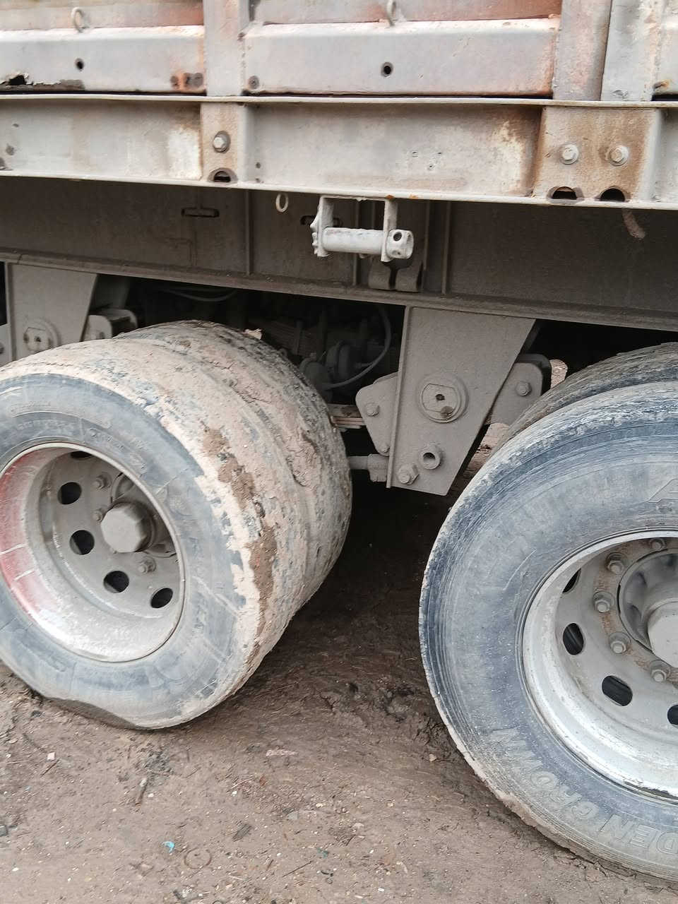 عربانة اوربية للبيع اربع محاور تلاثة ١٤ صيني او الرابع اوربي شريط صيني عربانة مكفولة من الفطر او الكسر السعر اتصل ***********
