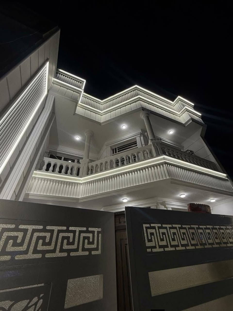 السلام عليكم شغل تغليف واجهيات بالفوم التركي+ لبخ شغل درجه اولى المكان بغداد متفرغ حاليآ ***********📞
