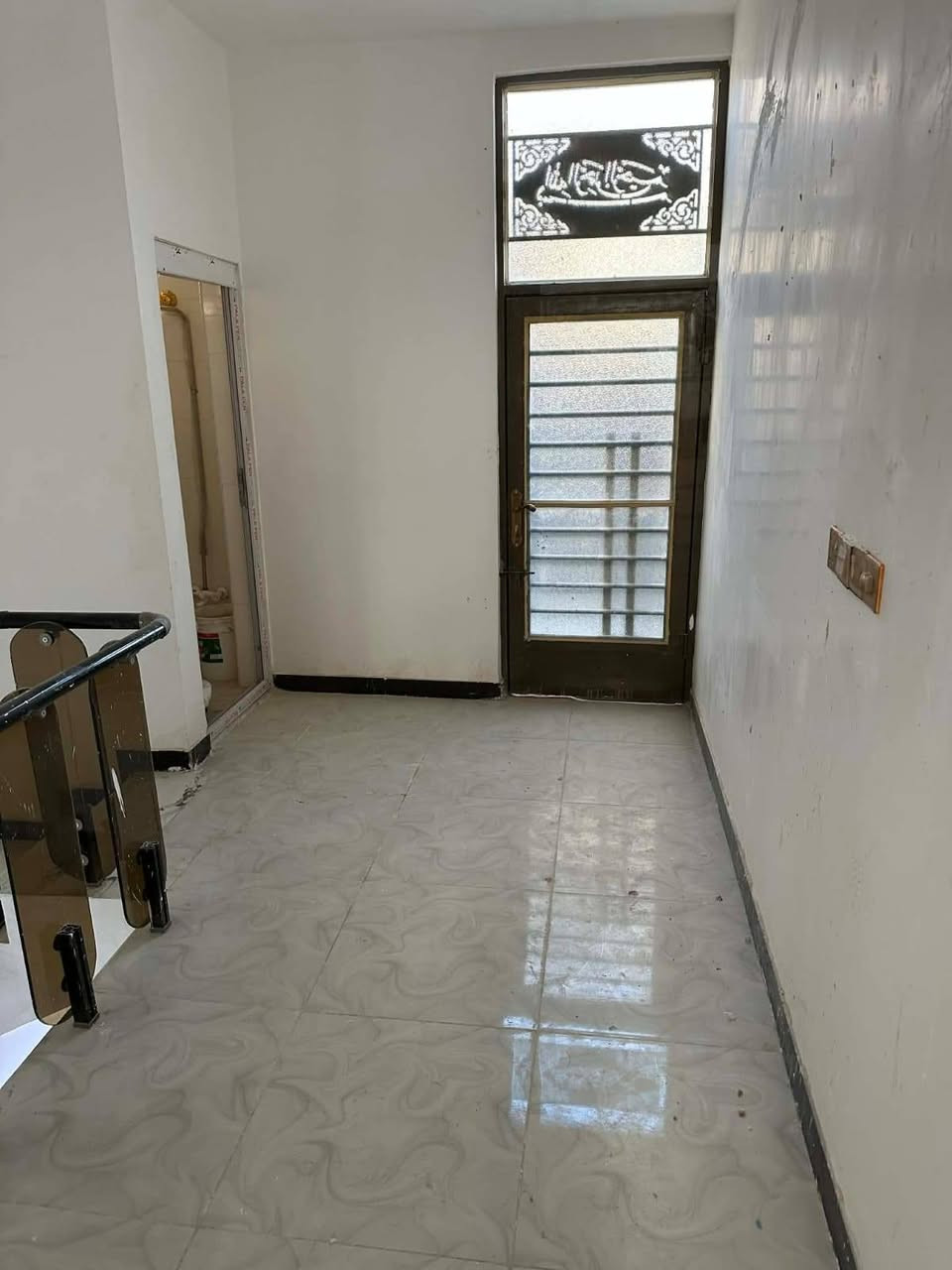 بيت للبيع خمسين مترة طابق ونص خلف الفيزة التركية سعرة 55وبية مجال قليل 
***********
