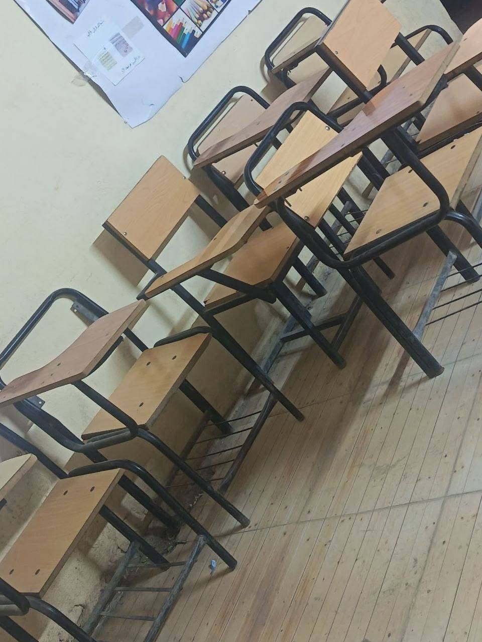 كراسي دراسية مستعمله للبيع بأسعار مناسبة شلعه وحده مستعجل العدد 48 وسعر الكرسي ب20 الف للاستفسار الاتصال على الرقم ***********
