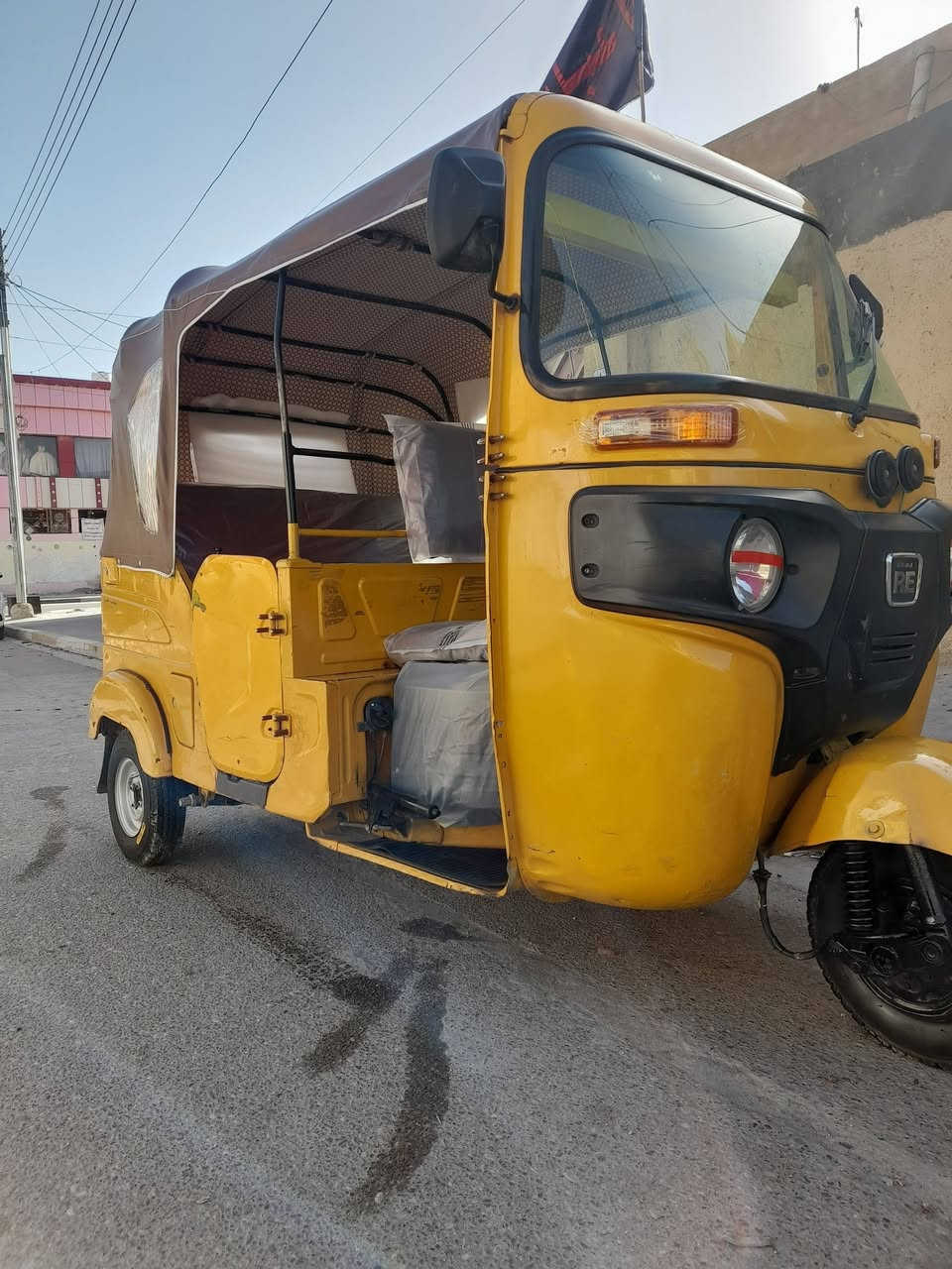 تكتك موديل 21 رقم وسنويه مكينه مجفته تجفيت شركه كهربائيات كلها شغاله السعر 6200مكاني بلبصره بلحيانيه وهاذ رقمي ***********
