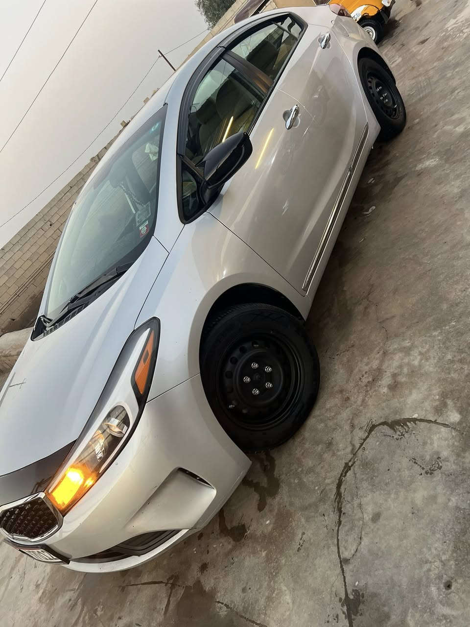 السلام عليكم فورتي موديل 18 امريكي مكينه 2000 دوش ماشي 95 قابل للزياده كير مكينه صدر تبريد كله  بل شرط سياره مناقصه برغي كبل للشارع شرط التحويل ثاني يوم حادثه جامرلغ خلفي مصبوغ وقبق جنطه مبدل بلادي مو تجاري بجم كبس اخون بدون ايرباك بيه حافت الحوض مصلح تقريبا شبرين مكاني ديالى سعره 127 وبيه مجال كلش قليل ماعجبتك هي ونعال بس لا تكسر بحلال العالم ***********
