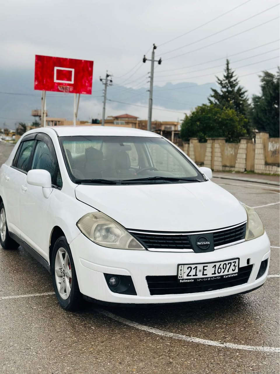 ڤێرسا سندوق مۆدێل 2011 حیزام نیە ئێمە بە حیزام دەیفرۆشین سەیارەکە هەتا بڵێی توند وتۆڵە قنجێکی بچوکی هەیە لە پشتەوە گێڕ ئۆتۆماتیک سەنەوی نوێیە 4 تایەی لۆکی لەسەرە.  ژم:*********** رانية, السليمانية
