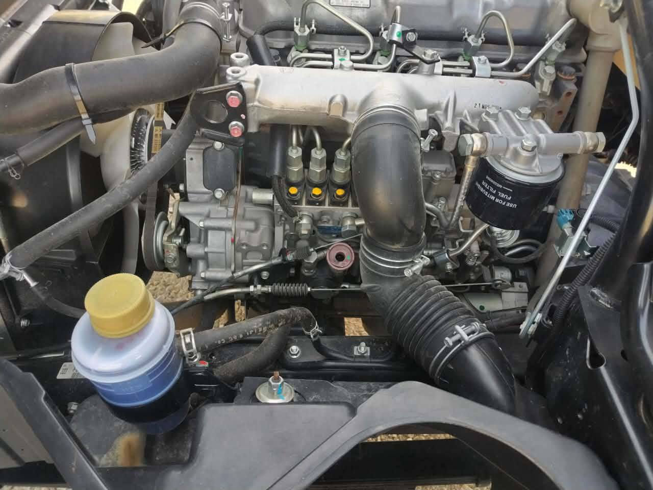 كنتر للبيع موديل 2024 رقم بغداد  كويتي محسن مكفولةماشيه 69.5
محور 17.5 ويل كروم سنويه لل2029 هزه جديده (تانكي كاز 170 لتر) دوشمه داخل :علماً السياره بي خط شغل شركه:_ المكان بغداد أبو غريب_ للتواصل  ***********/ *********** موجود واتساب 
ابيع مع الخط أو بدون خط
