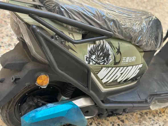 شحن سكنس.
اخت الجديدة نظيفة . مدرعة من كافة الجوانب . عنوان بغداد كرادة .

السعر 950.

***********.
