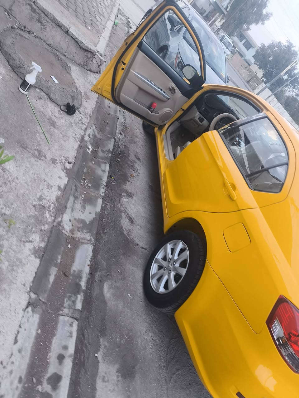 2015 كرتويل بسمي رقم بغداد مشروع وطني بيهه راس الجاملغ بس الباقي بلاد دفتر بانزين بيهه غير متواجد عل فيس ***********
