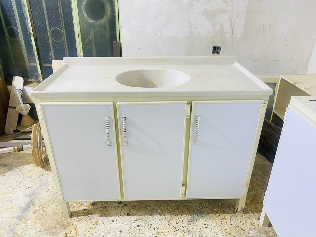 مزاد انس الوندي 

كاونتر المنيوم مترين وسنك متر و20 سم مرمر كلش نظيف سعر 200 الف وبي مجال بسيط 

عنوان بختياري اول شارع السيطره قبل خليل ابو باله 

رقم هاتف 📞  *********** خناقين, ديالى
