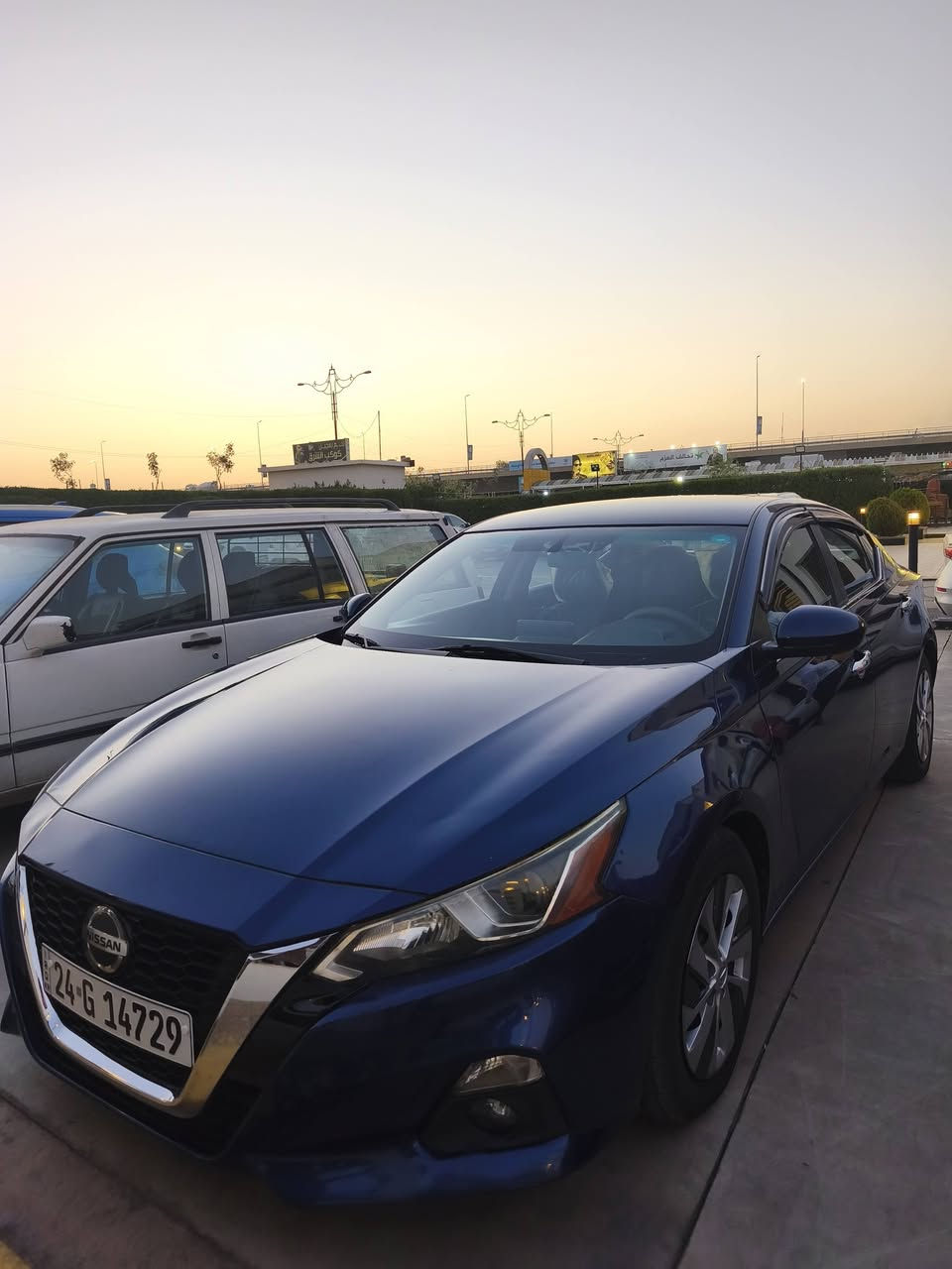 Nissan Altima   S
2020 
-بصمة تشغيل 
-بصمة أبواب 
- تشغيل عن بُعد 
- المُحرك 2500 
-التوقف ذاتي
-شاشة كبيرة 
- كُشن كهربائي 
-شاشة اعطال 
-كامرة خلفية 
-عداد الكتروني + رقمي
-ثلاث انظمة قيادة : عادي + سبورت + نظام صعود
-التبريد ثلج
-ماشيه 850 mil
-الرقم دهوك باسمي
سياره جاهزه 
***********
مكان السياره موصل الايسر
-حادثها بين الجاملغ والبونيد
