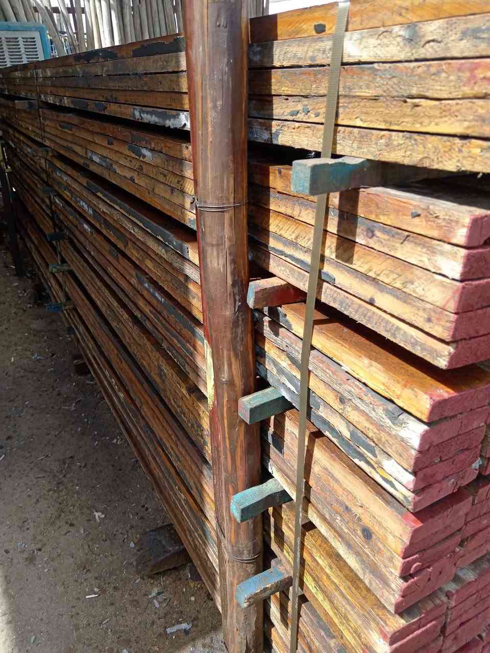 4مكاعب لوح طول 4متر روسي درجه اولى ٢٥ ملم شغله وحده فقط العنوان حله شارع ٨٠ مجاور مؤسسة العين *********** //***********
