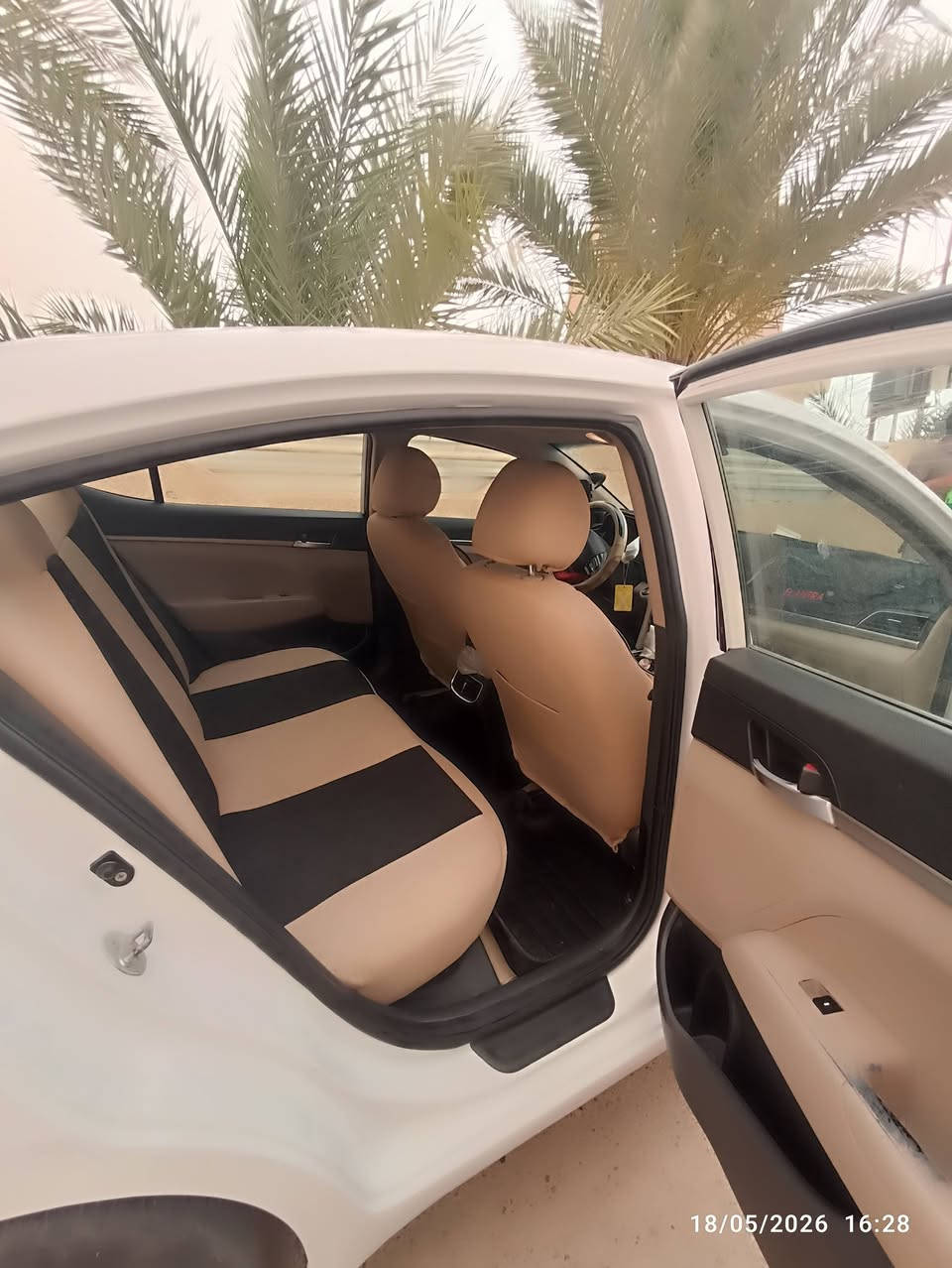 سلام عليكم ورحمة الله وبركاته
النترا 2020 خليجي   
  معرفة بفول مواصفات اعلى مواصفات بل النترا
رقم اربيل  الدولي بأسمي تحويل ثاني يوم 
.كامرات اثنين امامية
 خلفية يدات نيكل
يدات تفتيح. ذكي بصمه
.شاشة كبيرة ابل كار بلي 
.صندوق ذكي يفتح عند القتراب منة
اليزر خلفي ضبابي. 
.نظام مانع ASR
.وضعيات القيادة.ECO
سياره اربع نضامات .   
Smart SPORT .COMFORT.
. المحرك: 4 سلندر، سعة 2.0 لتر MPI
. الإضاءة: كشافات LED أمامية وخلفية.
. فتحة سقف 
. التكييف: أوتوماتيكي ثنائي المناطق
. نظام فرامل ABS ونظام توزيع قوة الفرملة الإلكتروني
. تشغيل بصمة، ونظام تحكم مناخي
. حساسات ماميه وخلفيه
. نظام الدخول الذكي 
. الويلات مقاس 17
. مرايا جانبية قابلة للطي كهربائياً 
. مقاعد جلد شركة 
دواخل صاج 
السياره حلوه ومجمبزه احله من للصور بشرط
رقم ***********
.#السعر 140وبيه مجال 
العنون الانبار فلوجه
 اللملاحضه الكير اي تي المرغوب
