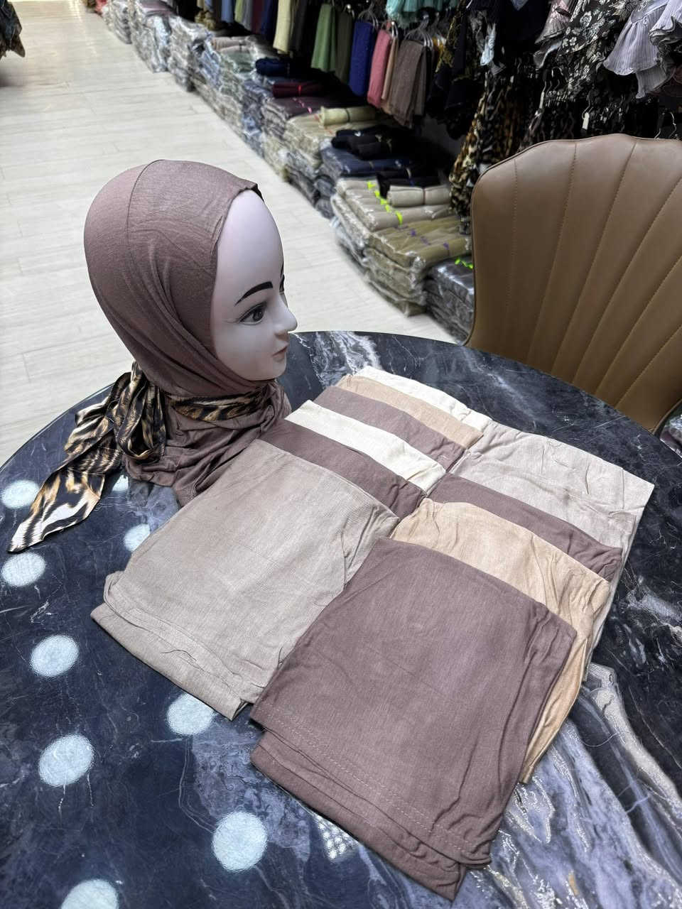 اللهم صل على محمد وآل محمد
#جديدنا ✌️😍😌
توفر من جديد
حجاب ابو شريط سادة
مشجر 
موقع المحل
سوك الزهراء قرب محل دوحي
بصف سوك حميد الكبير
بصف مملكت الجمال 
بصف امزون للأحذية 
اكو خدمة توصيل داخل عفك
رقم موبايل ***********
او مراسلة صفحة
