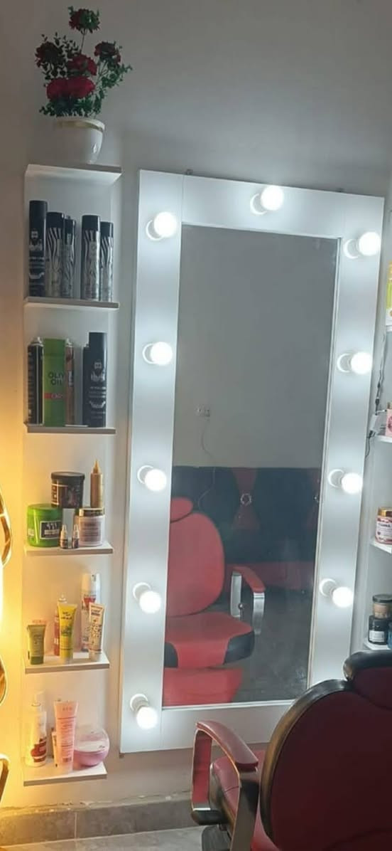 #غراض_للبيع_مال_صالون_الخاحيه شارع اربعين 
🔷️ سقف ثانوي وبيه ٦

🔷️ بنكا مع لرف والاضائه
🔷️ مرايا عدد ٢
#سعرهم_مناسب
دليل صالونات التجميل في واسط


**إذا كنت صاحب هذا الإعلان وتريد حذفه لأي سبب، رجاءا أرسل رسالة إلى الدعم الفني**