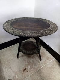 ميز أثرية • أكثر من ١٠٠ سنة