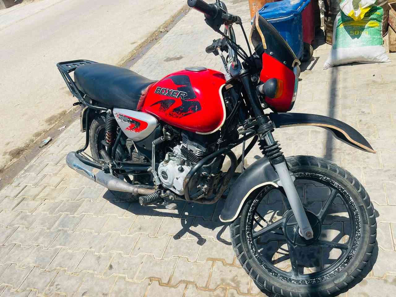 سلام عليكم دراجه بوكسر اللبيع المديل2018بيه وراق صوليه كهربايات شقاله مكينه جديده لاصراف ولابخار تصال ***********
