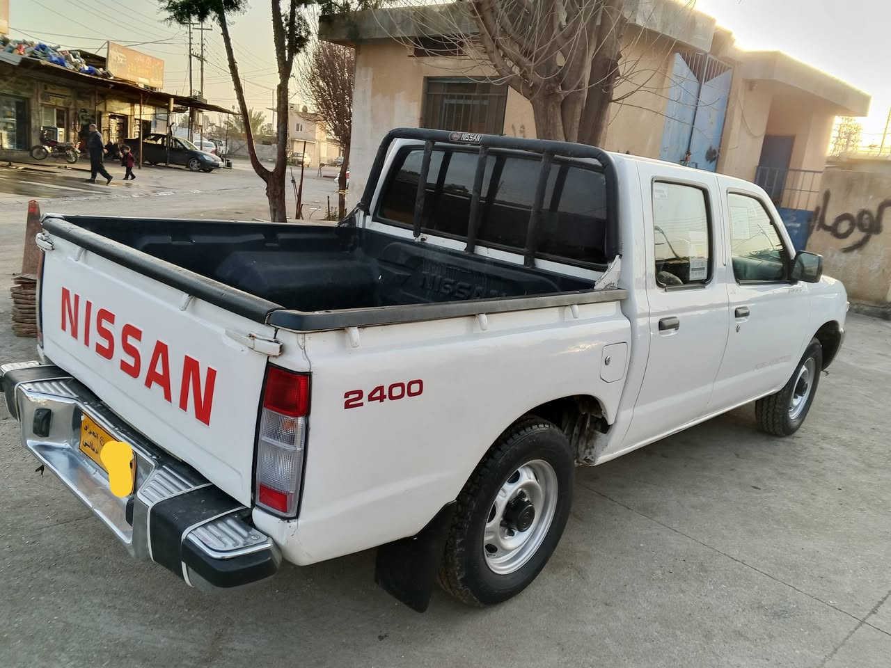 نیسان 2001  مووحەسەن.....‌😇
تەبرید و پاوەر .....بێ تەقەو ڕەقە....زۆر جوان و پاک
ئاڕمی پلاستیک سلێیمانی بەشەرتی غەرامە ....😍
بەشەرتی گێڕ و مەکینەو ئەکسل...پاک و ڕێک و پێک 
4 تایەی لۆک ....1 پارچە بۆیاخ ......
***********__*********** ئەدمین 😍
ناونیشان :: سەید سادق ___
