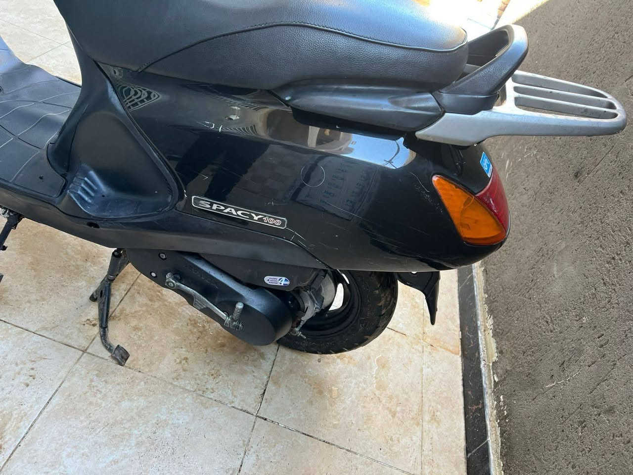 سلام عليكم دراجه سبيسي ياباني كفرات اصلي ابو ختم كهربائيات كله شغاله سلف هندر كله شغال مبدل استيك ولف فقط بدون تجفيت(دراجه جديده معنه كلمه مكينه نعمه خرسه) الاستفسار على رقم هاتف فقط *********** مكان كوت خاجيه شارع قسم لبلدي قرب سواق سيد جواد
