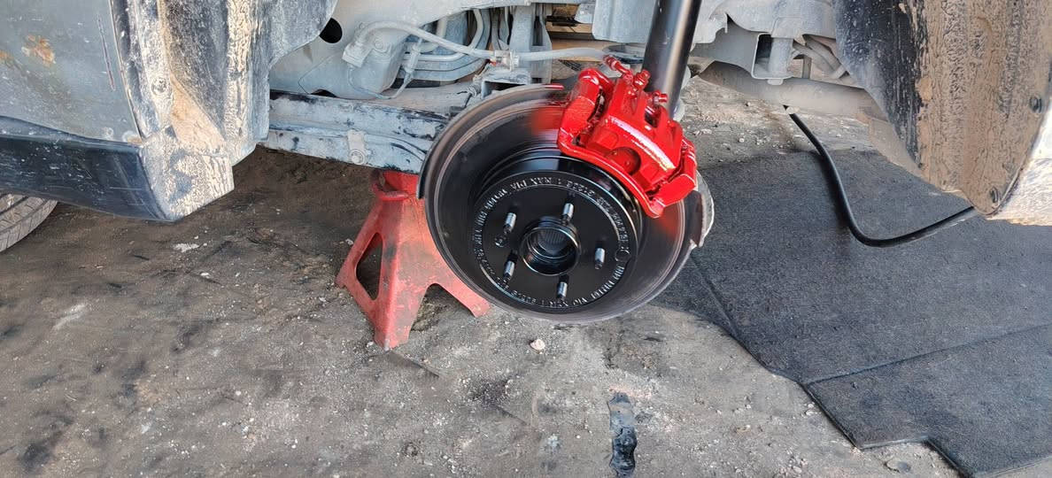 عمل حداديه خلفيه عامه 
#تبديل تخم بوش حداديه خلفيه عددهن 14 بوشه 
#تبديل شموع حديد 
#تبديل دبلات 
#تبديل بوربرنك 
#ورشة انور سوزوكي كربلاء المقدسة الحي الصناعي. 
***********
***********
