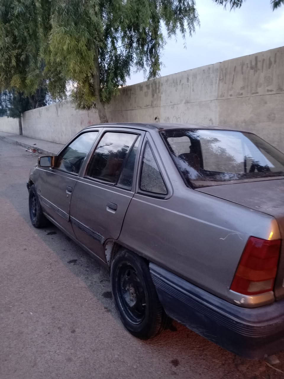 كاديت للبيع مودين. 91
محرك. 14
كير ومحرك. شرط 
طخم تعبان فقط
وكاله بسمي. تحويل من الشرعي
السعر 16 وبيه مجال قليل
***********
***********
